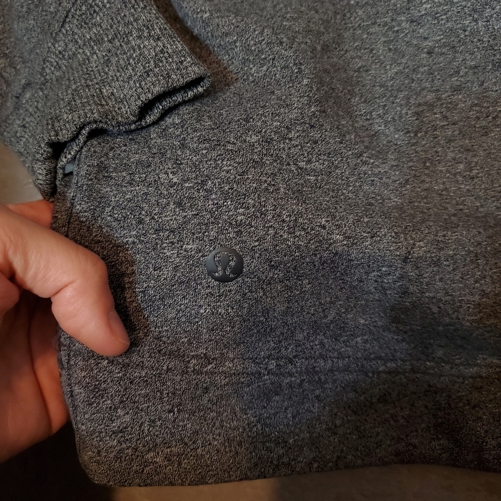 Lululemon long sleeves pullover hoodie. Dark heathered grey. Size 4. Oversized. - Picture 3 of 10